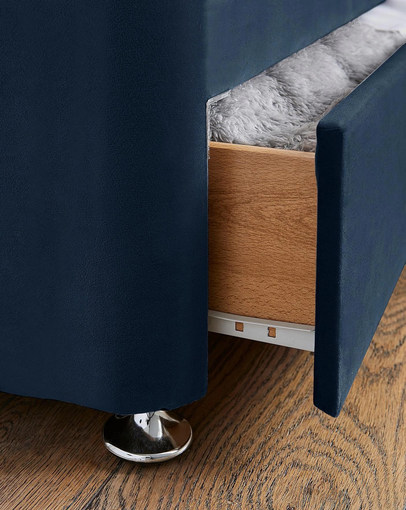 Silentnight Sanctuary 3000 Pocket Geltex Boxtop Velvet Divanset With 4 Drawers 4 Silentnight Sanctuary 3000 Pocket Geltex Boxtop Velvet Divanset With 4 Drawers - Image 4