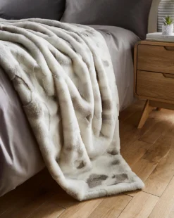 Simplicity Tonal Bubble Faux Fur Throw