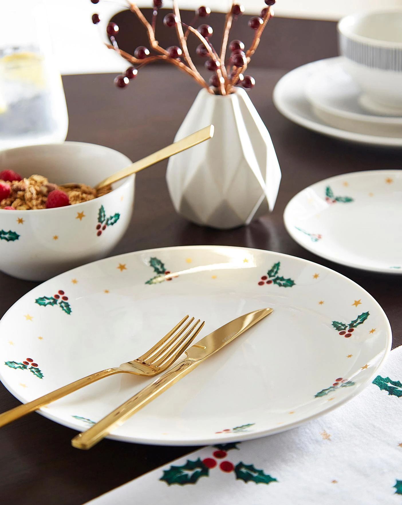 Holly And Stars 12 Piece Dinner Set 1 Holly And Stars 12 Piece Dinner Set